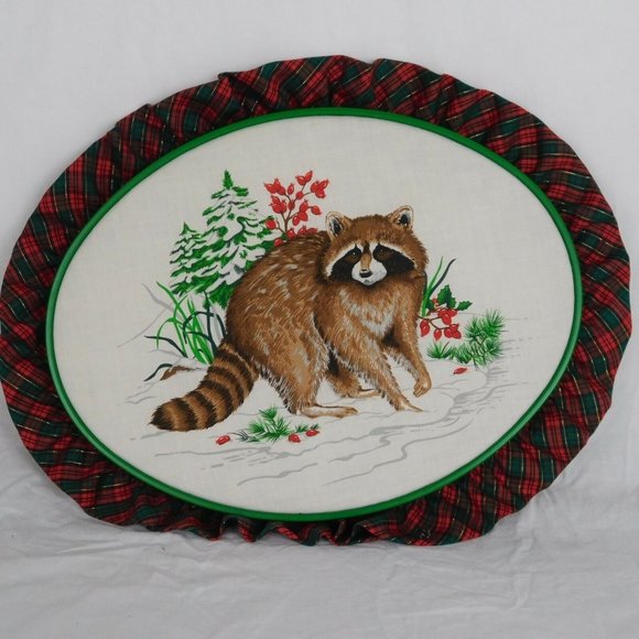 Embroidery Hoop Art Wall Hanging Raccoon Winter Tree Berries Snow Green Oval - Picture 1 of 6